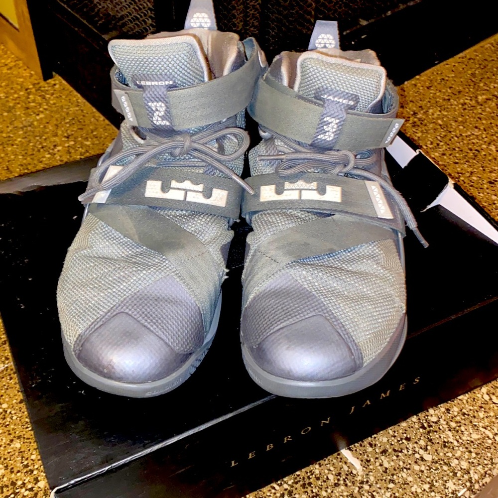 Basketball shoes 12.5 Brons Soldier IX